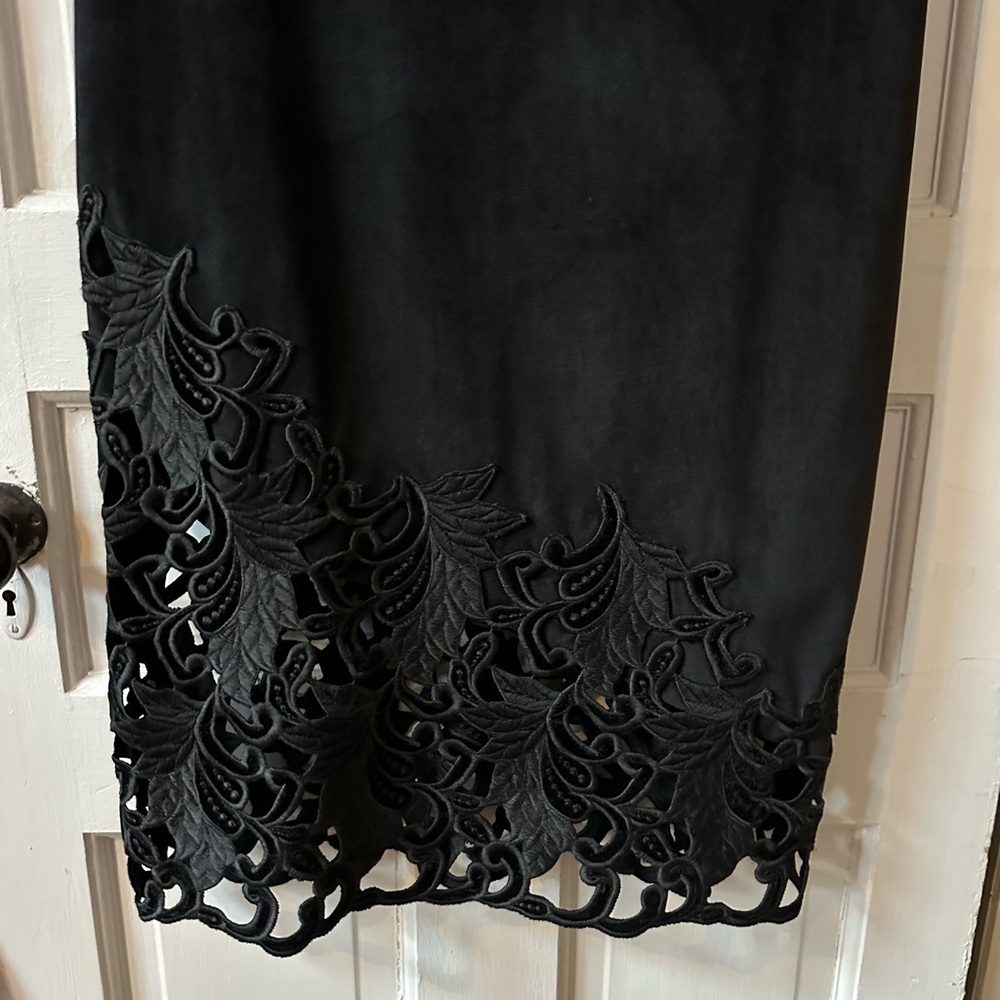Alice + Olivia Black Midi Dress with Cutout Lace Hem - Picture 5 of 8